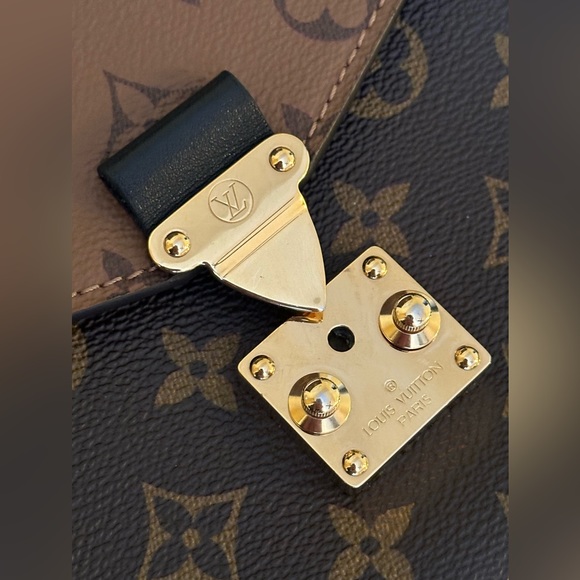 Authentic Louis Vuitton Pochette Métis - Reverse Monogram - Picture 5 of 16